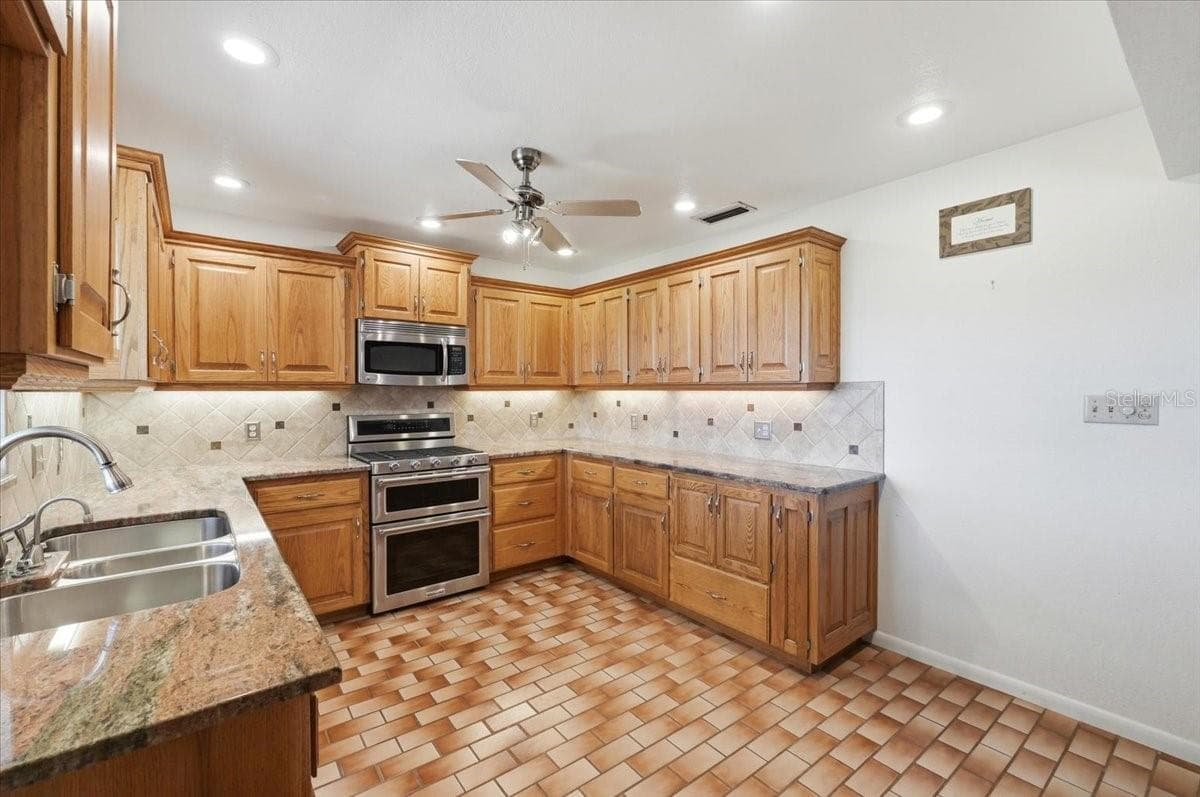 2731 STATE ROAD 557 — photo 42 of 96