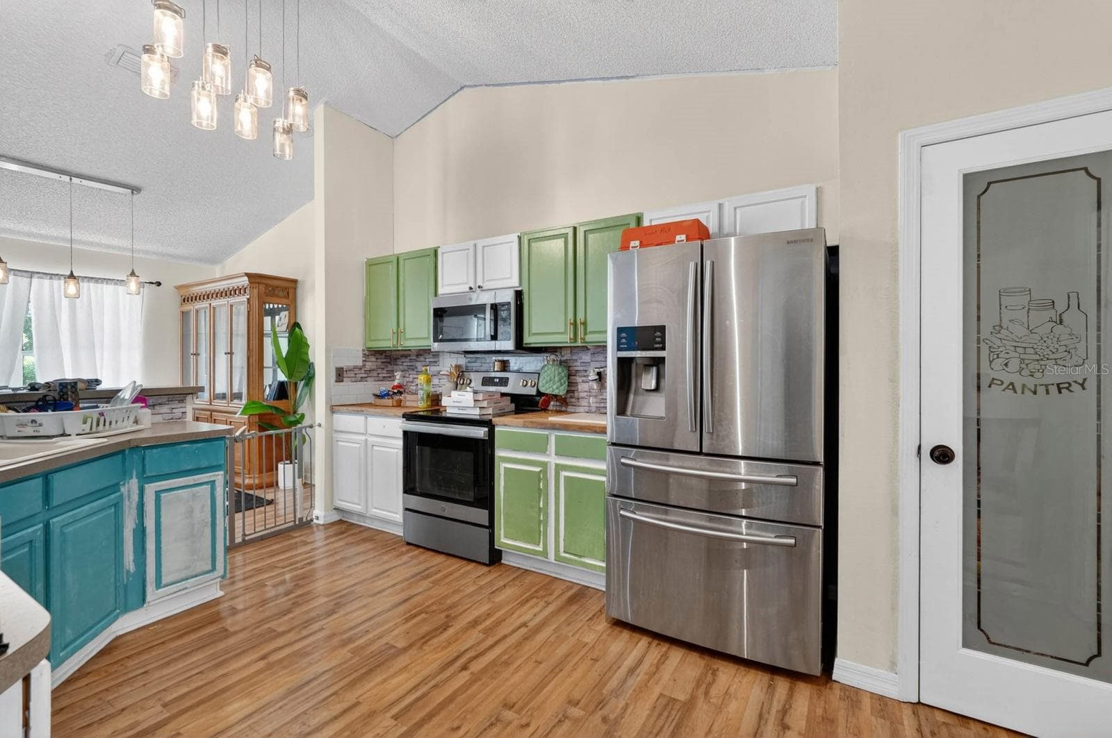 16 REGENCY DRIVE — photo 10 of 27