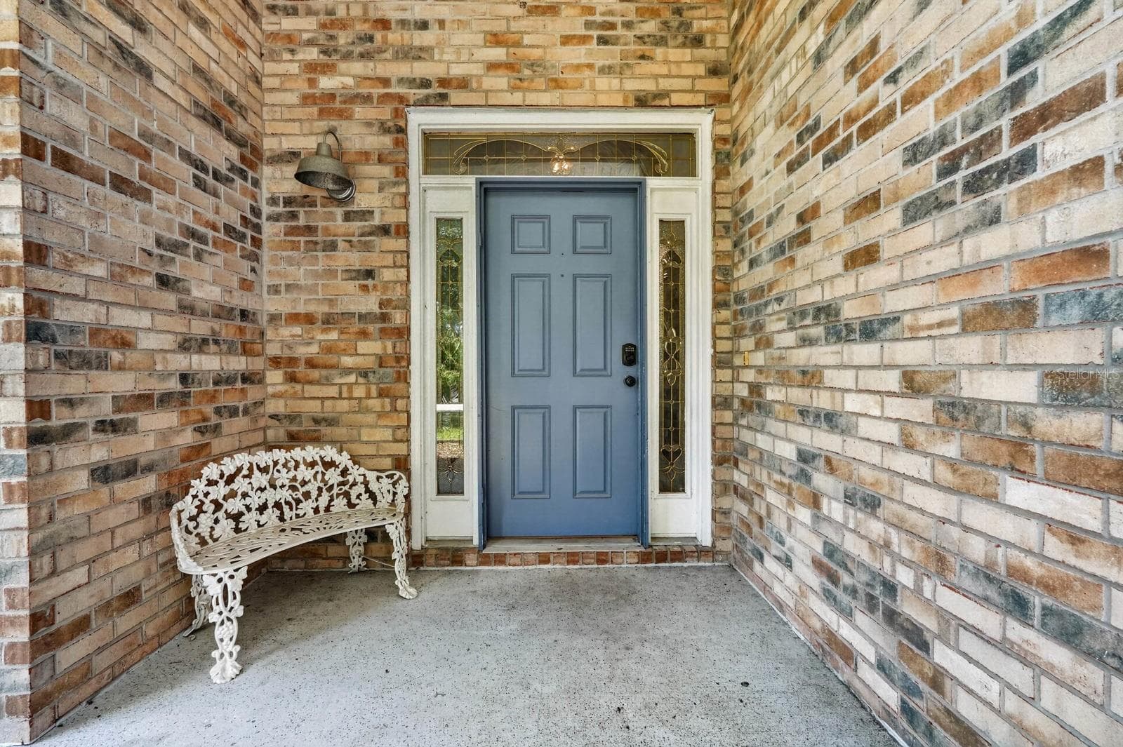 16 REGENCY DRIVE — photo 2 of 27