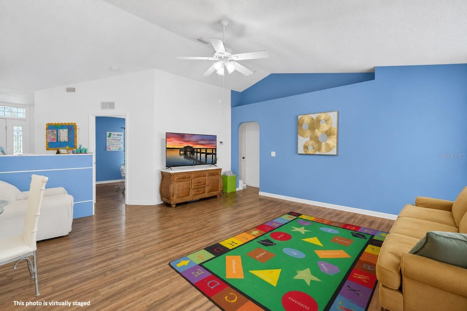 16 REGENCY DRIVE — photo 5 of 27