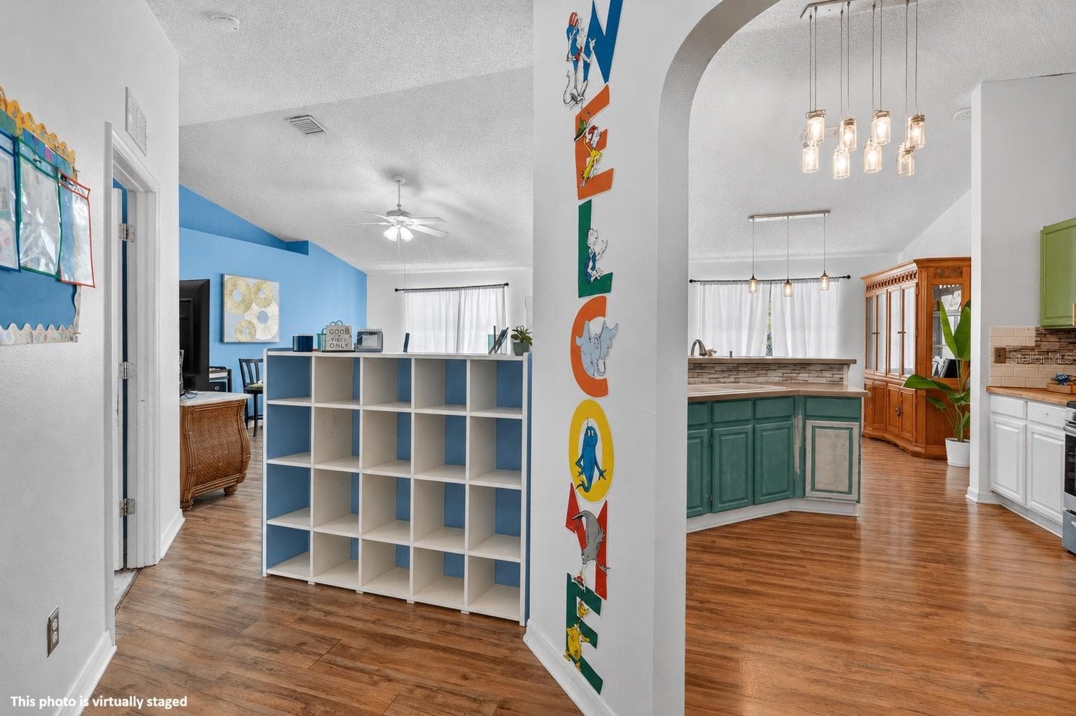 16 REGENCY DRIVE — photo 4 of 27