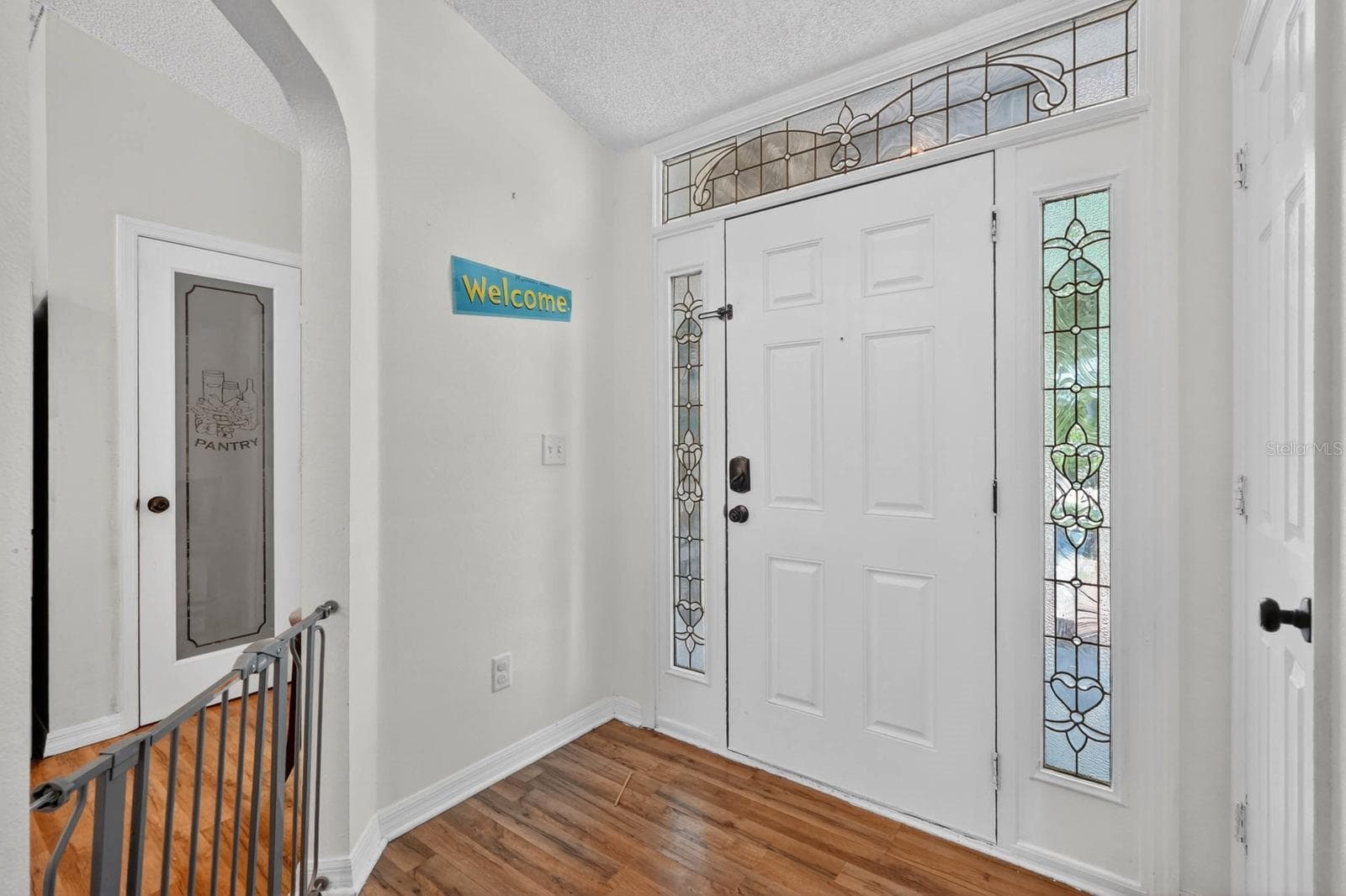 16 REGENCY DRIVE — photo 3 of 27