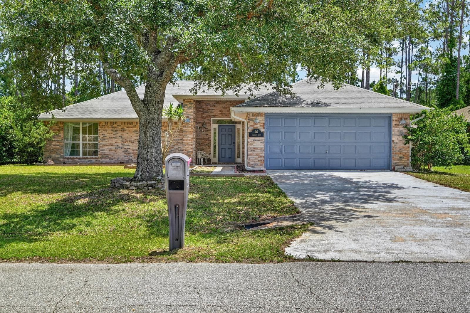 16 REGENCY DRIVE — photo 1 of 27