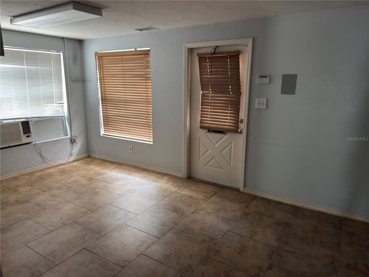 18290 PAULSON DRIVE — photo 3 of 9