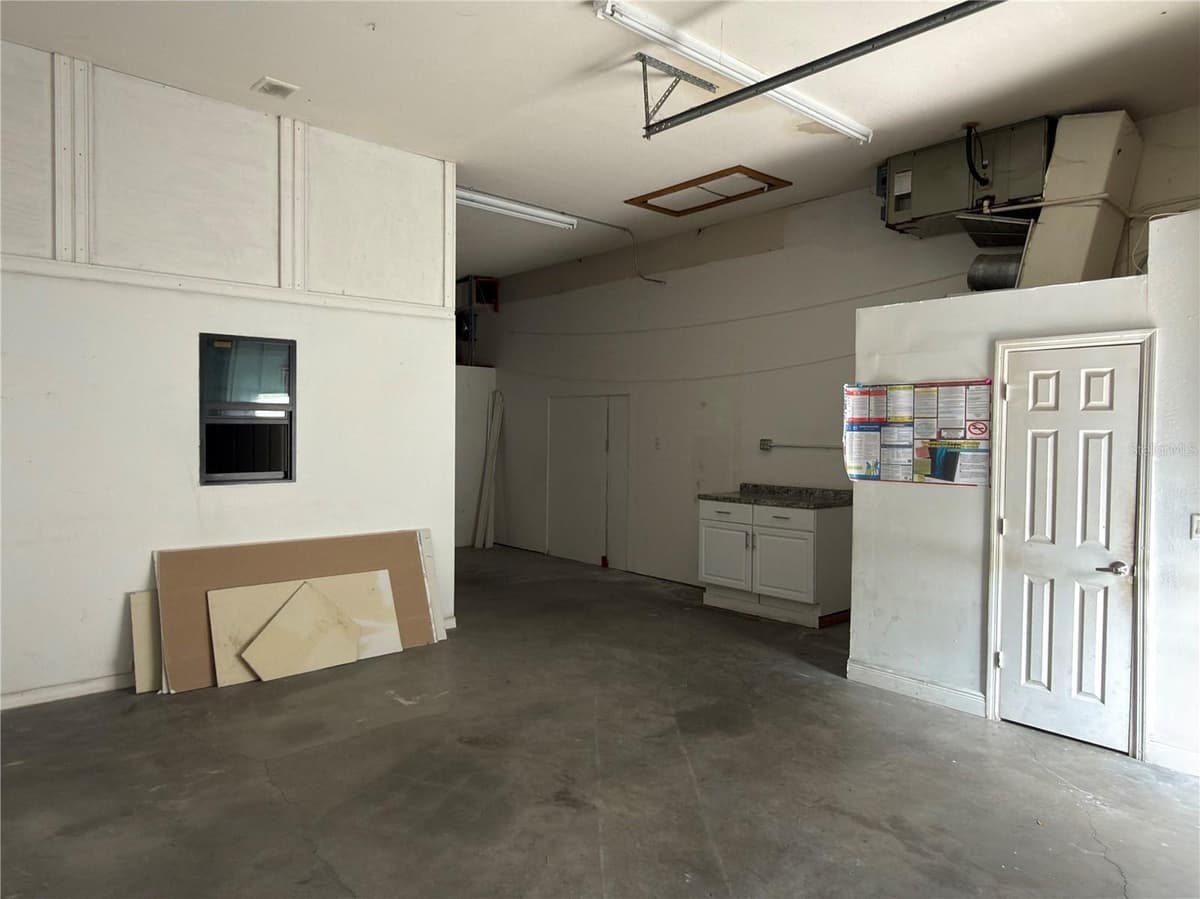 18290 PAULSON DRIVE — photo 2 of 9