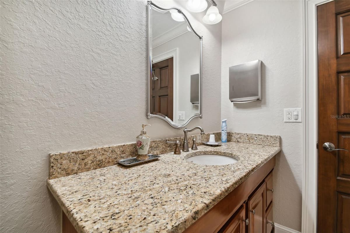 1137 BARTOW ROAD — photo 19 of 40