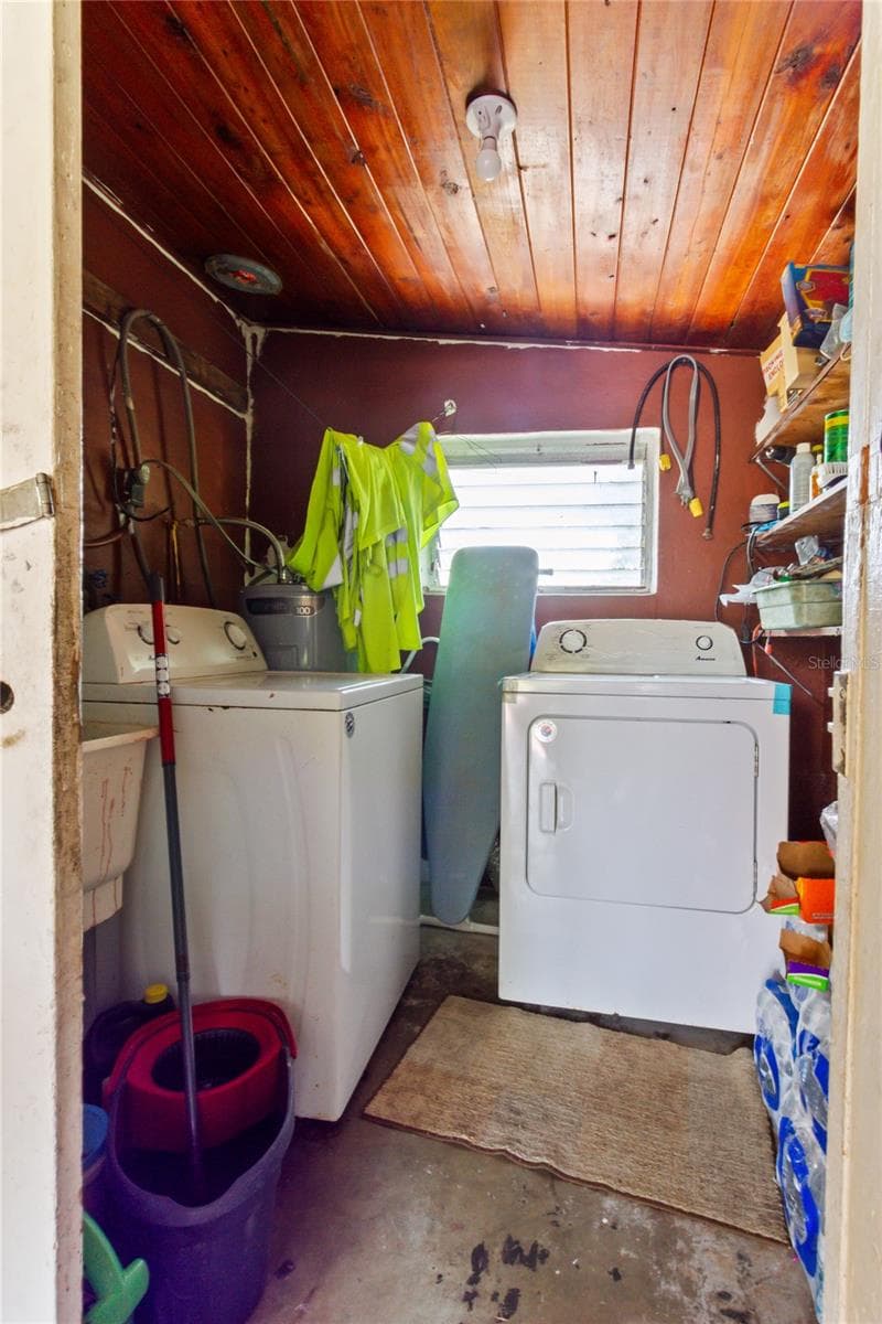 3741 BELL STREET — photo 10 of 25