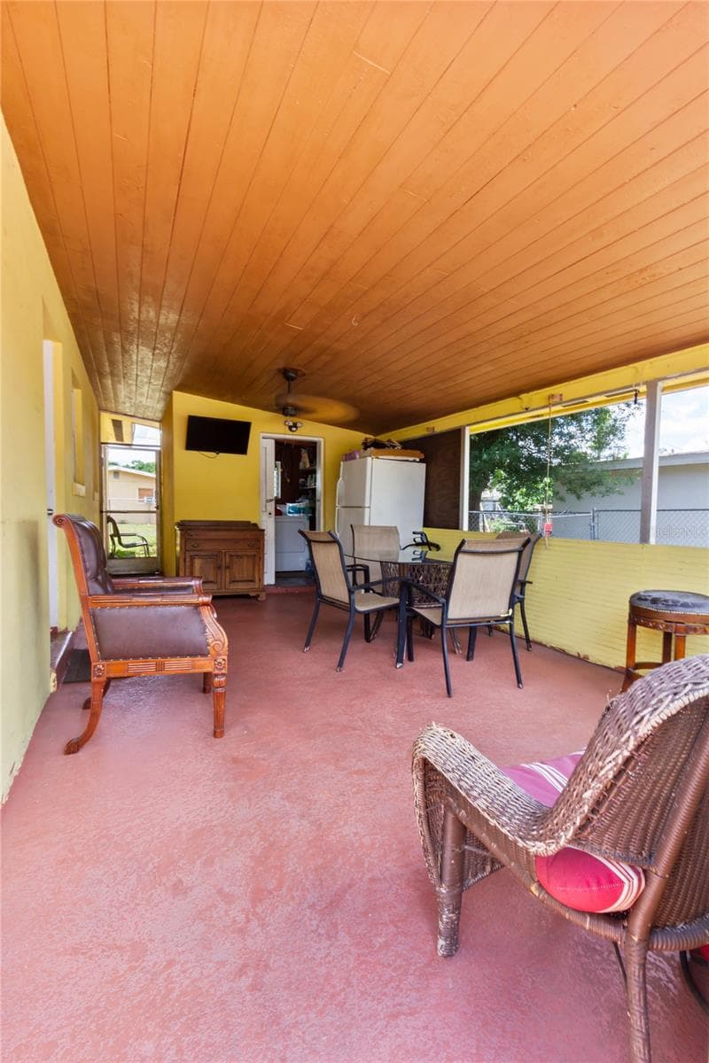 3741 BELL STREET — photo 8 of 25