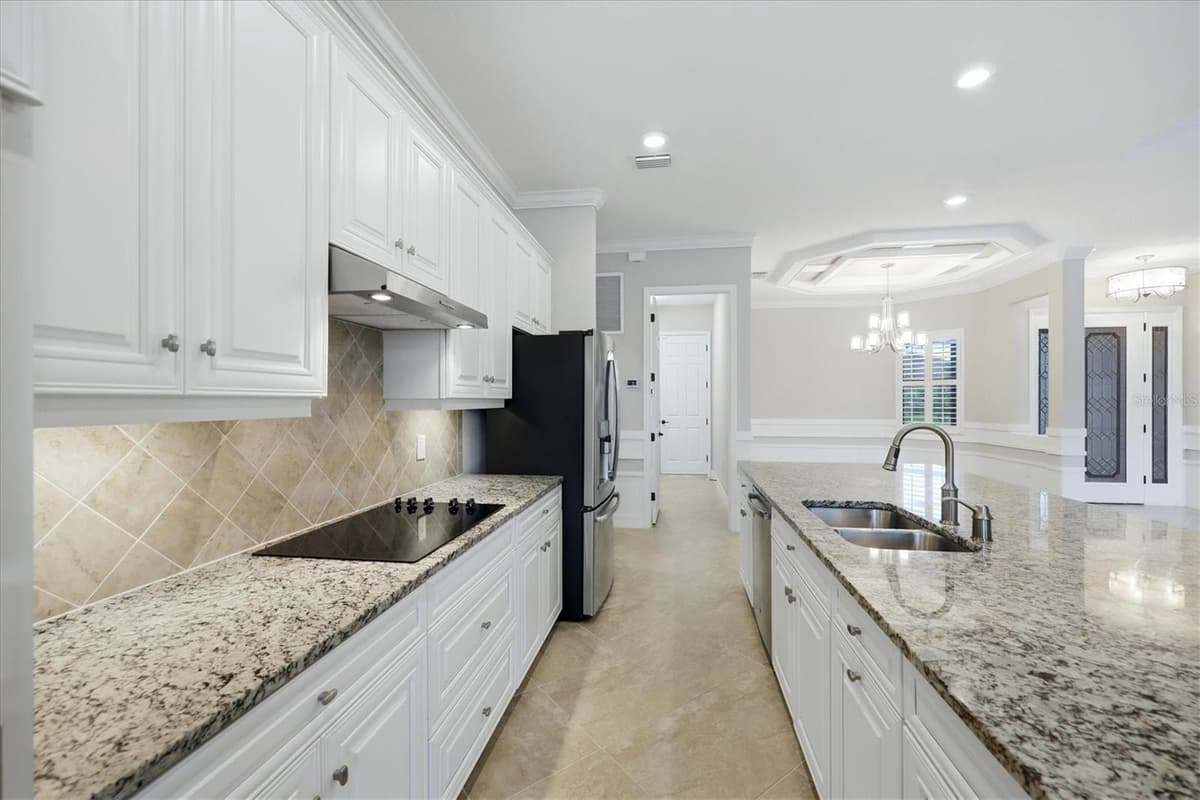 13652 CLASSICO COURT — photo 13 of 56