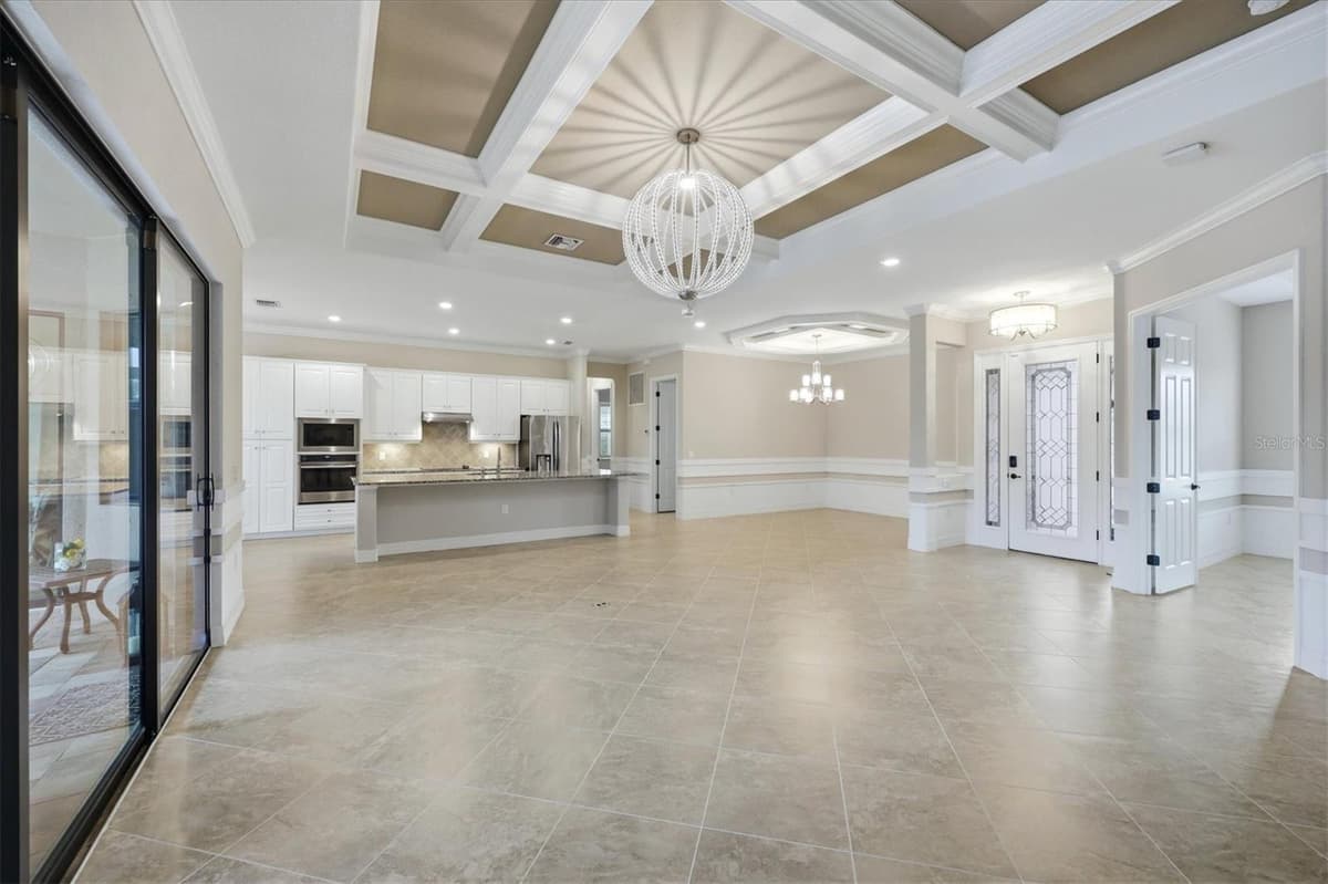 13652 CLASSICO COURT — photo 8 of 56