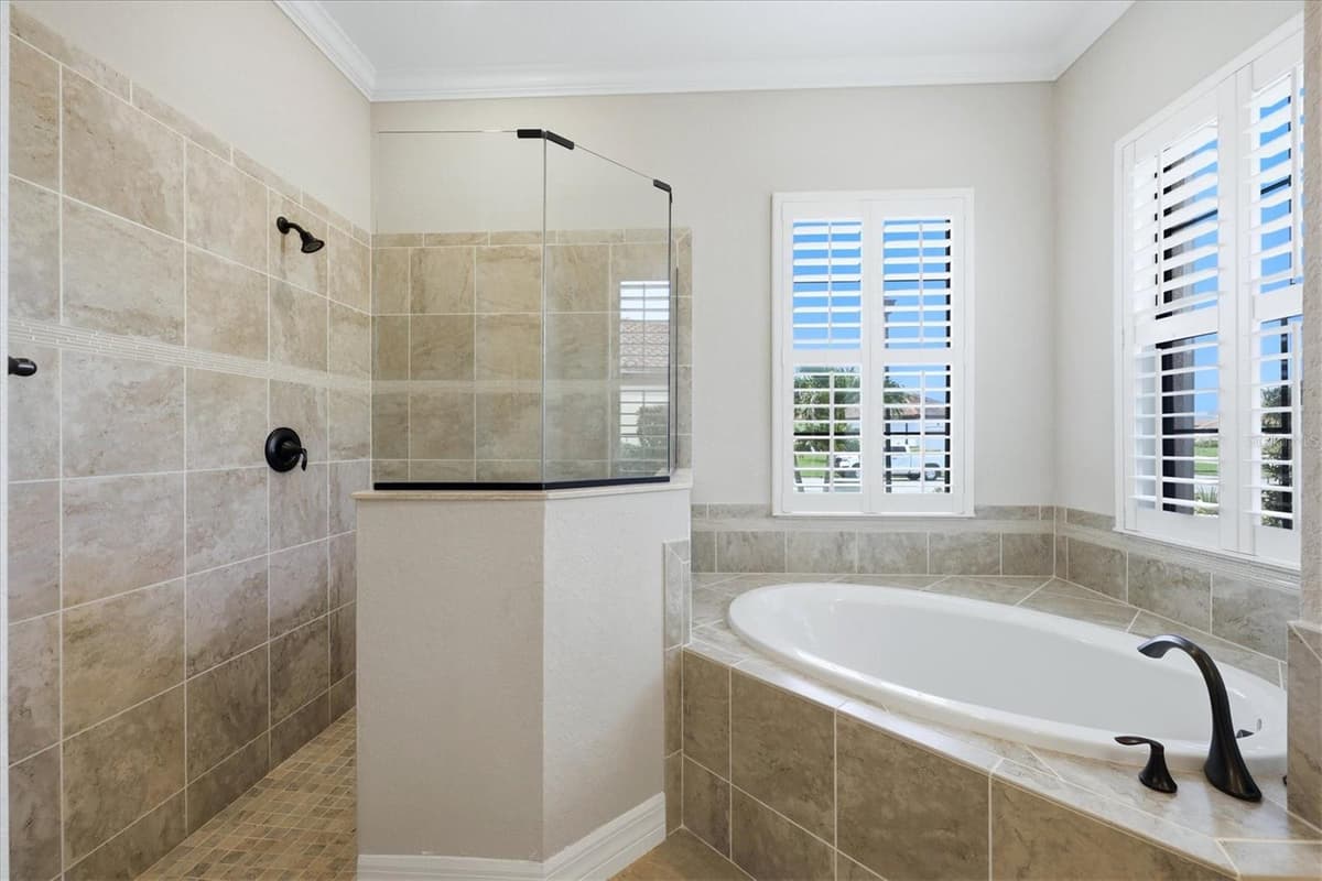 13652 CLASSICO COURT — photo 22 of 56