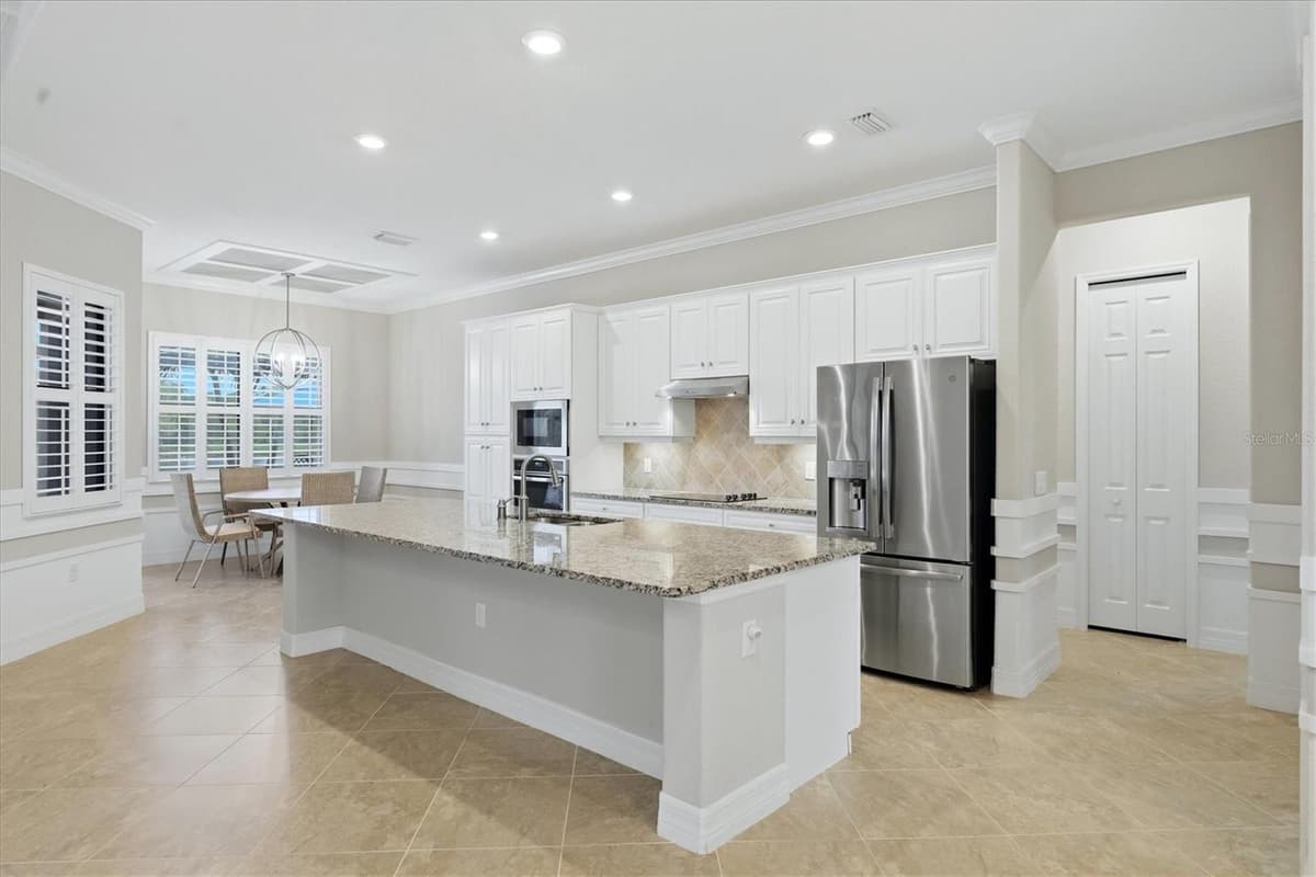 13652 CLASSICO COURT — photo 11 of 56