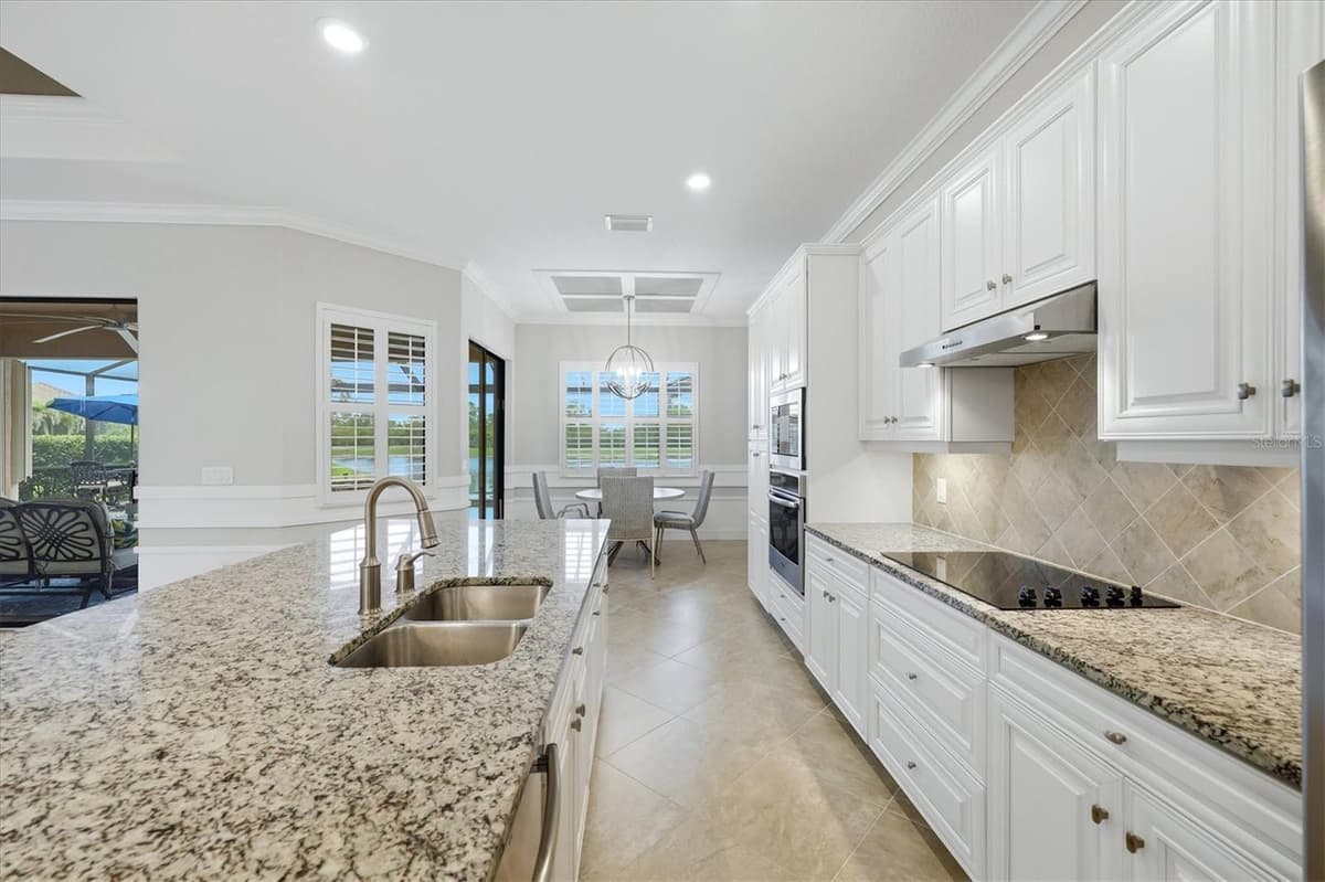 13652 CLASSICO COURT — photo 12 of 56
