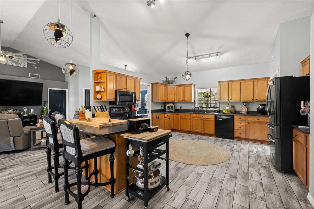 495 FISHER ROAD — photo 14 of 50