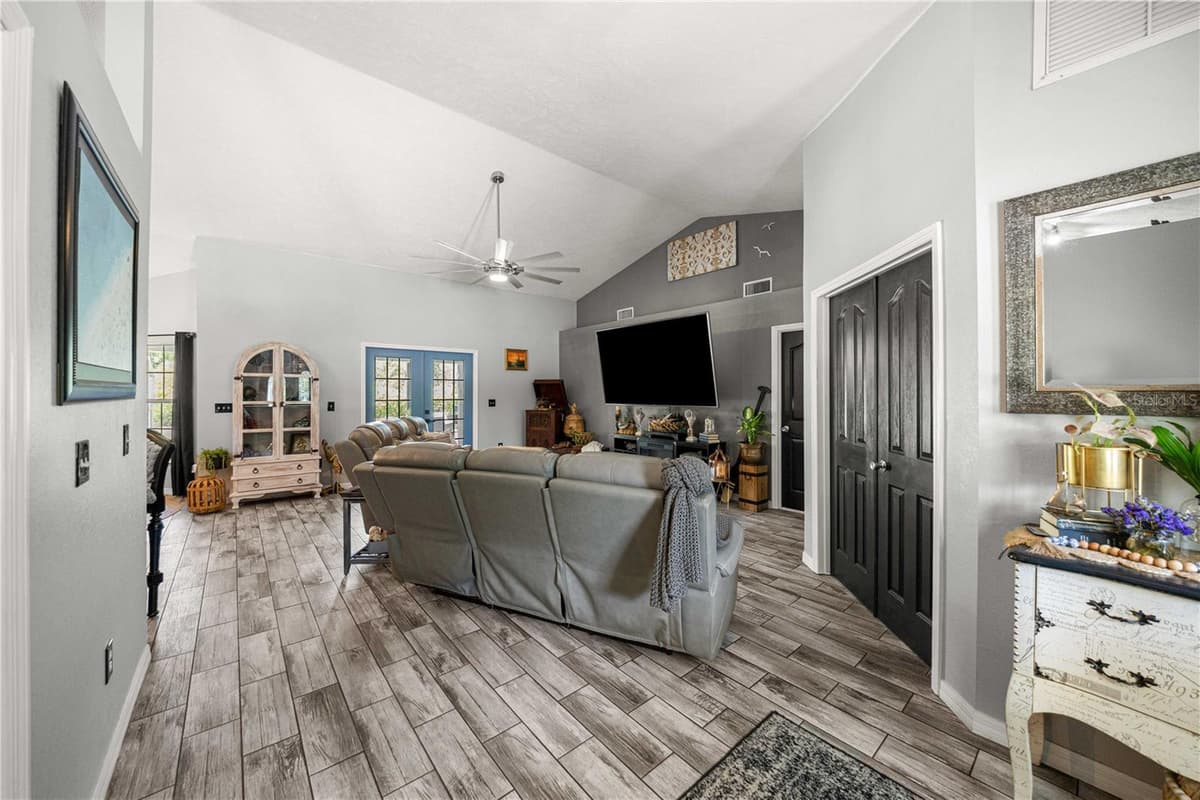 495 FISHER ROAD — photo 9 of 50