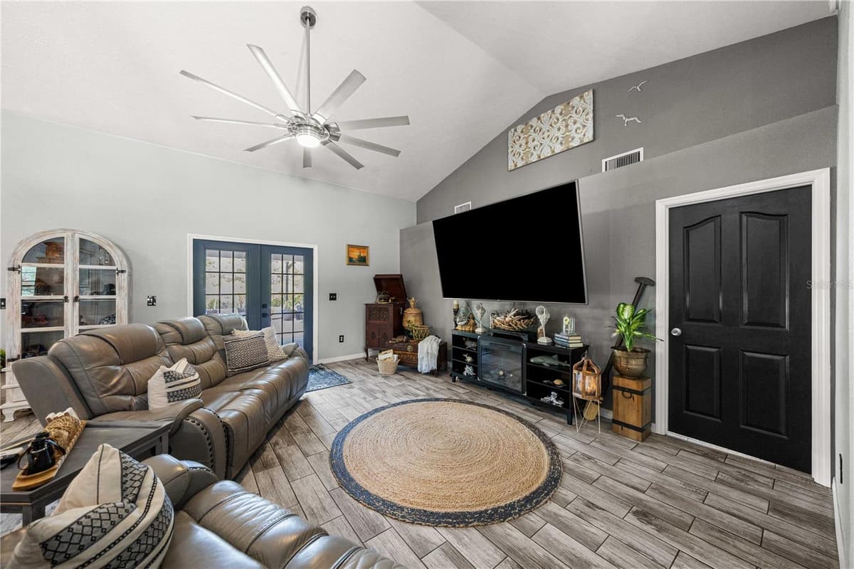 495 FISHER ROAD — photo 11 of 50