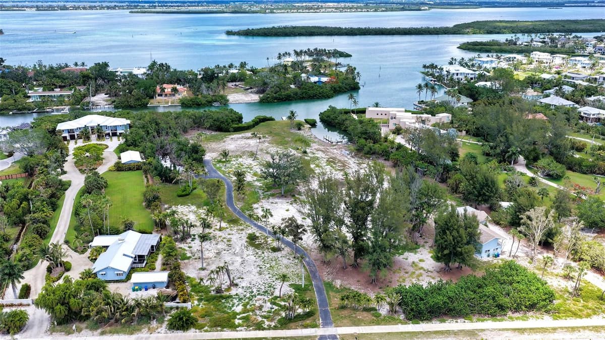 6664 & 6660 & 6670 GULF OF MEXICO DRIVE — photo 15 of 23
