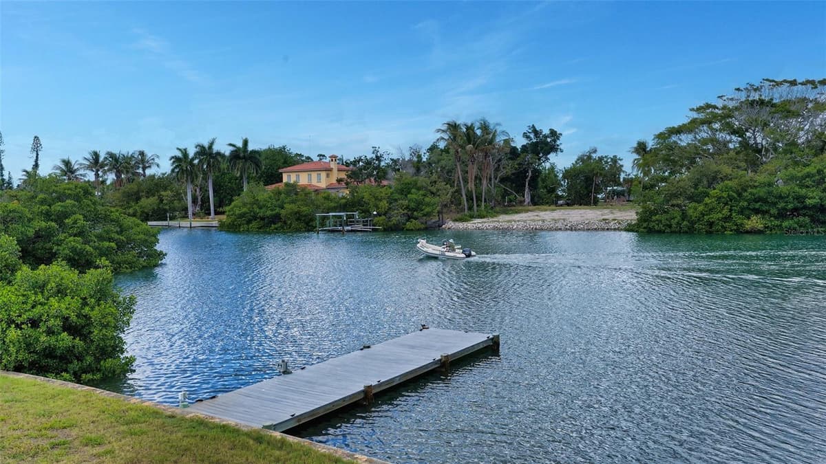 6664 & 6660 & 6670 GULF OF MEXICO DRIVE — photo 21 of 23