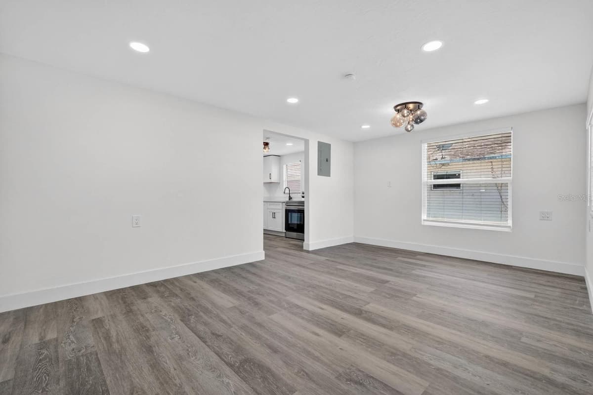 246 WILLOW PLACE — photo 6 of 39