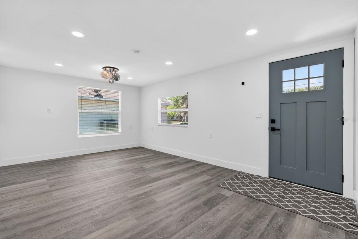 246 WILLOW PLACE — photo 4 of 39