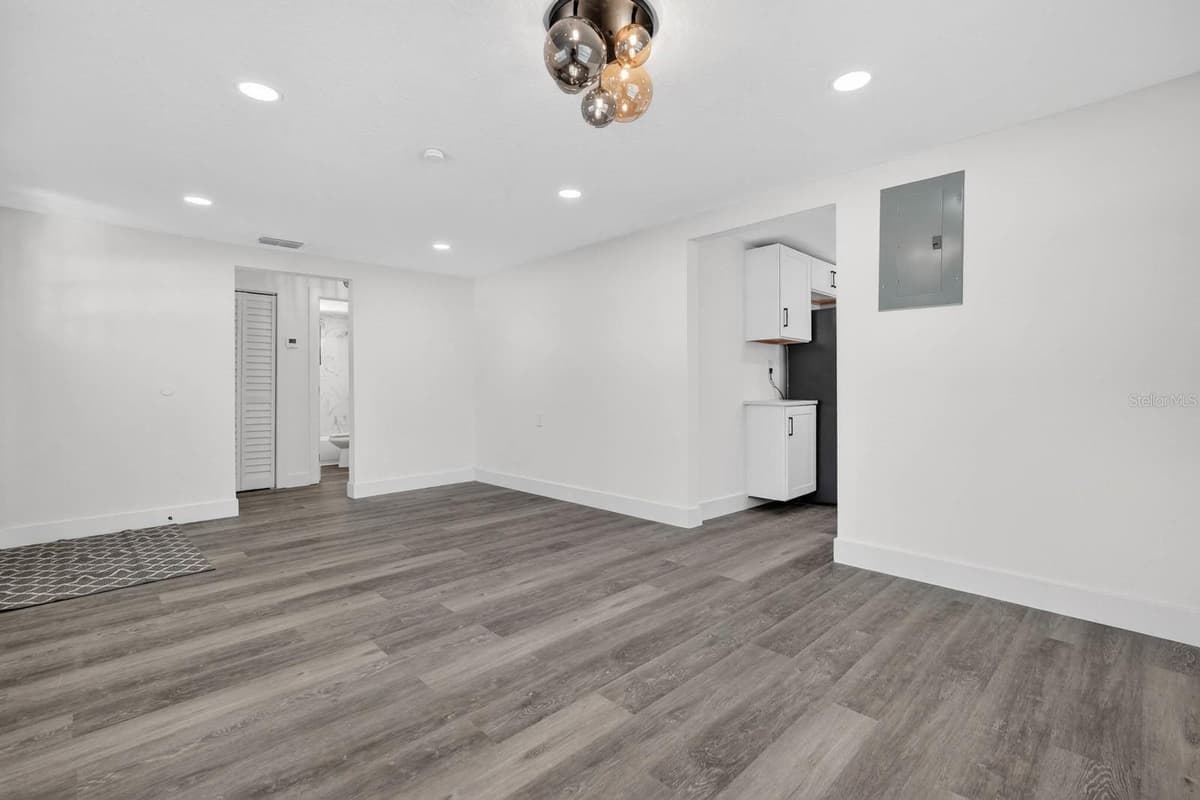 246 WILLOW PLACE — photo 7 of 39