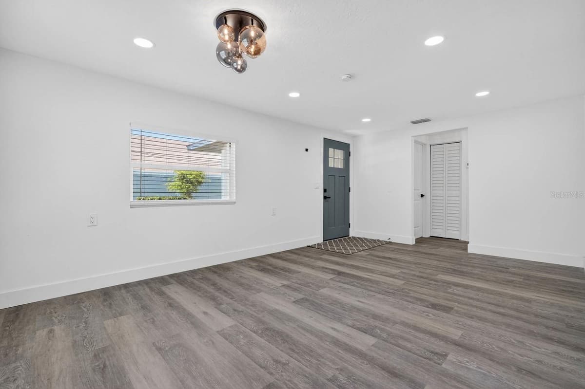 246 WILLOW PLACE — photo 5 of 39