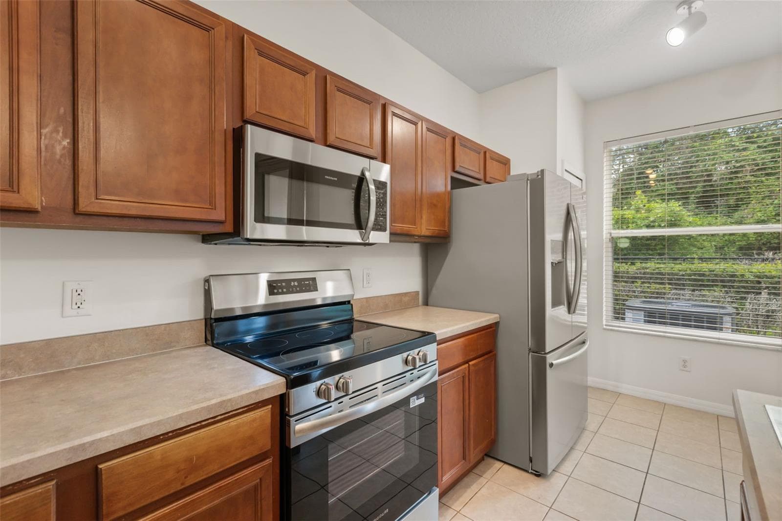 520 MAJESTIC WAY — photo 8 of 29