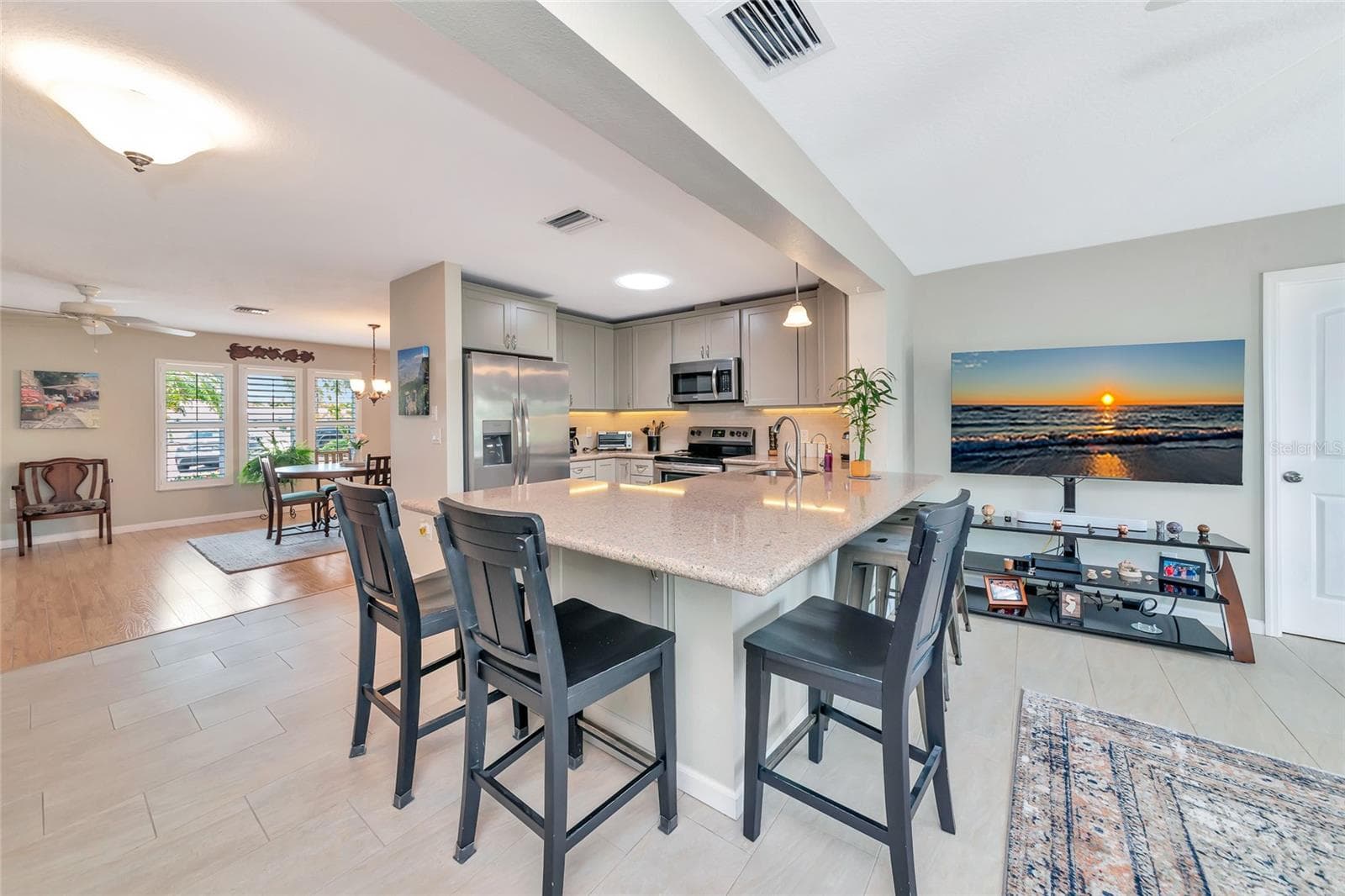 422 CIRCLEWOOD DRIVE — photo 13 of 40