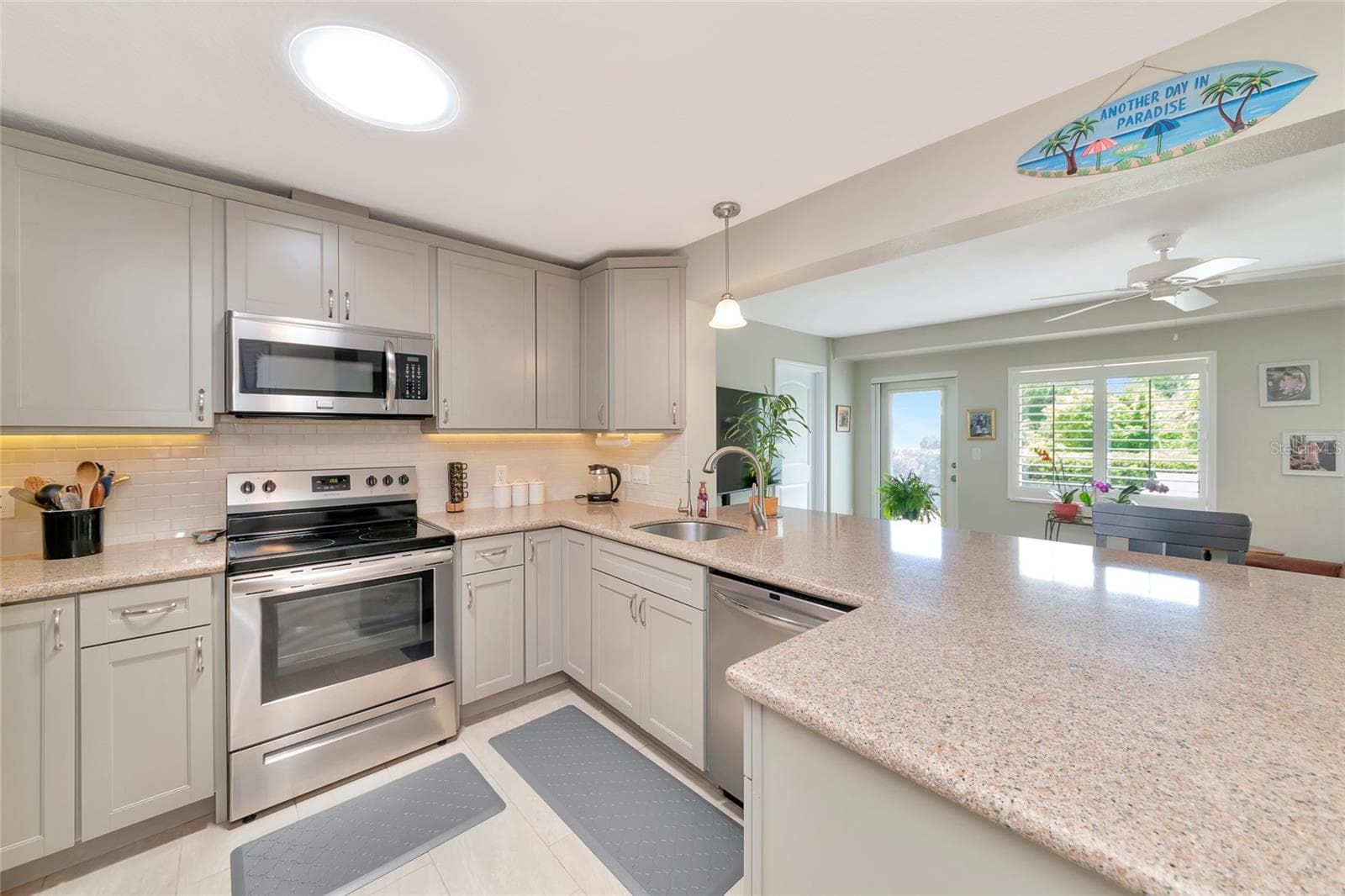 422 CIRCLEWOOD DRIVE — photo 9 of 40