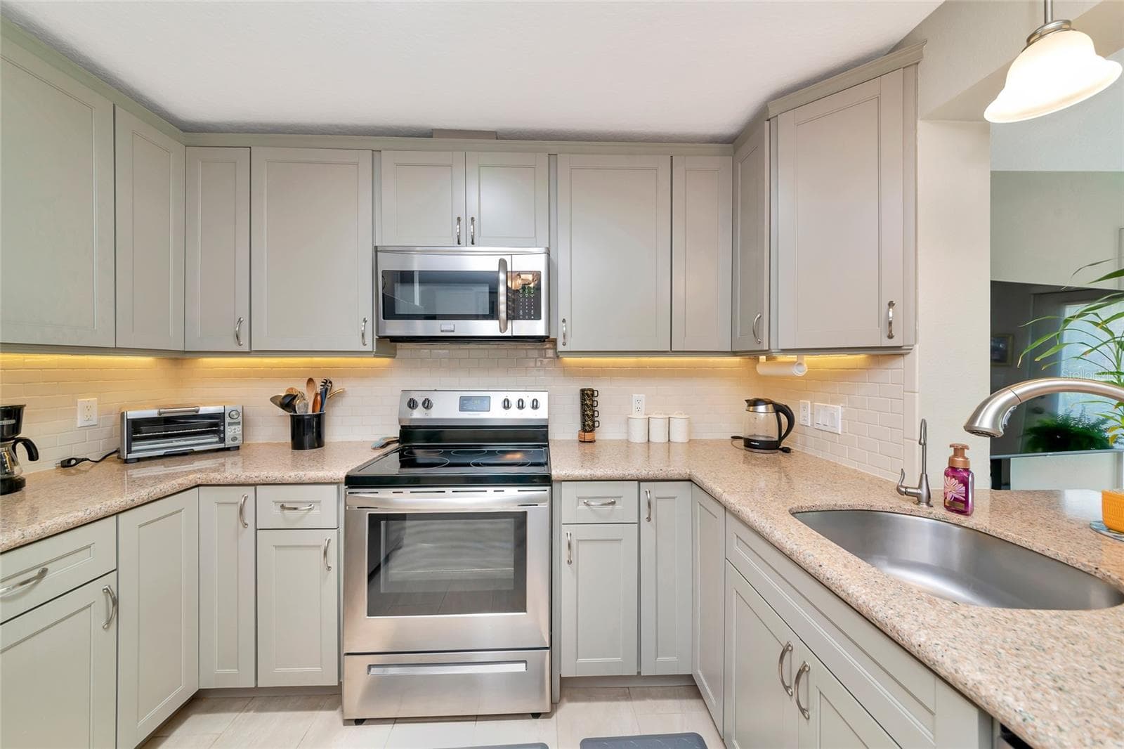 422 CIRCLEWOOD DRIVE — photo 10 of 40