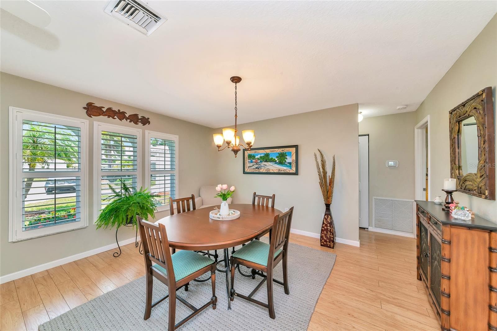 422 CIRCLEWOOD DRIVE — photo 4 of 40