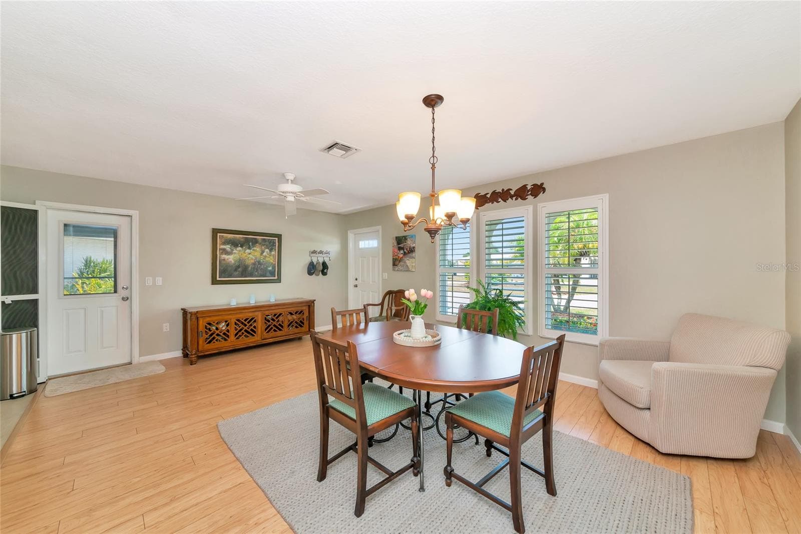 422 CIRCLEWOOD DRIVE — photo 7 of 40