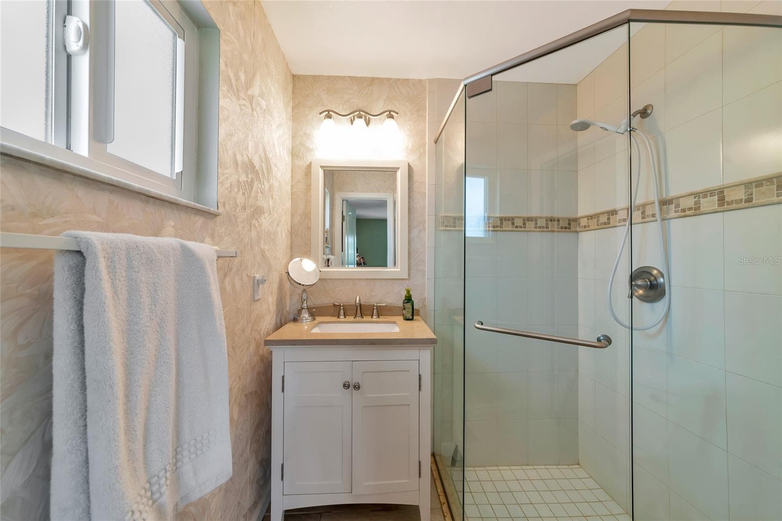 422 CIRCLEWOOD DRIVE — photo 21 of 40