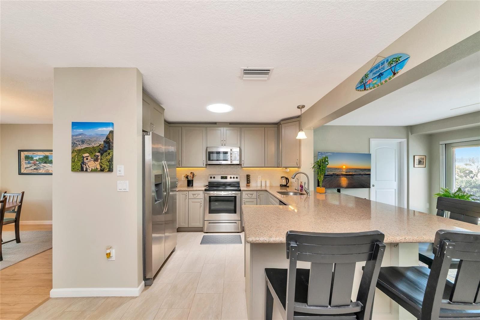 422 CIRCLEWOOD DRIVE — photo 8 of 40