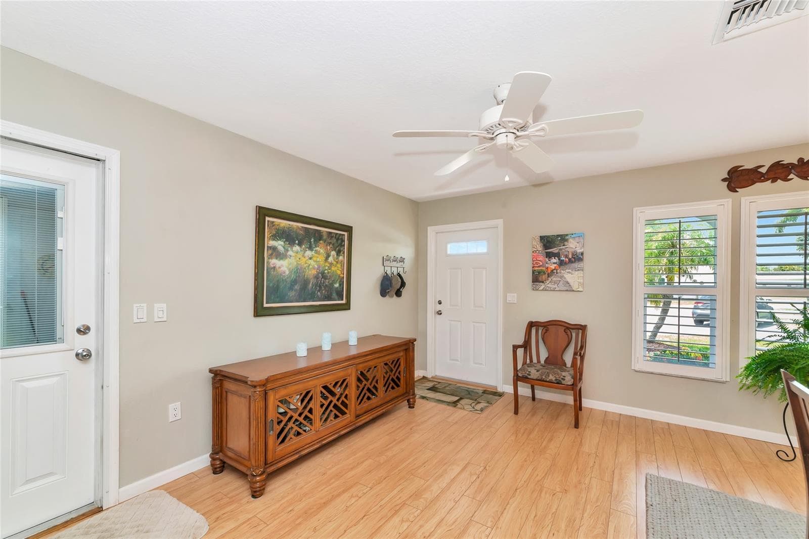 422 CIRCLEWOOD DRIVE — photo 5 of 40