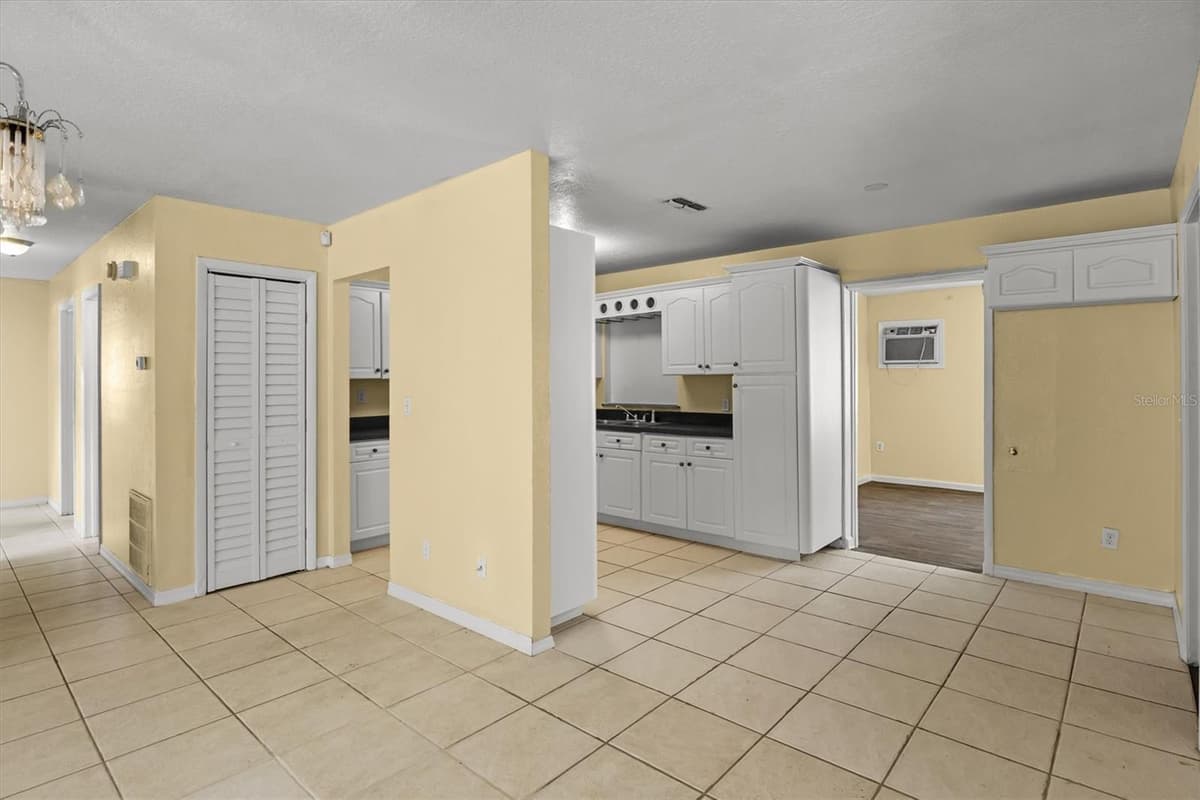 844 CHAMBERLAIN BOULEVARD — photo 10 of 38