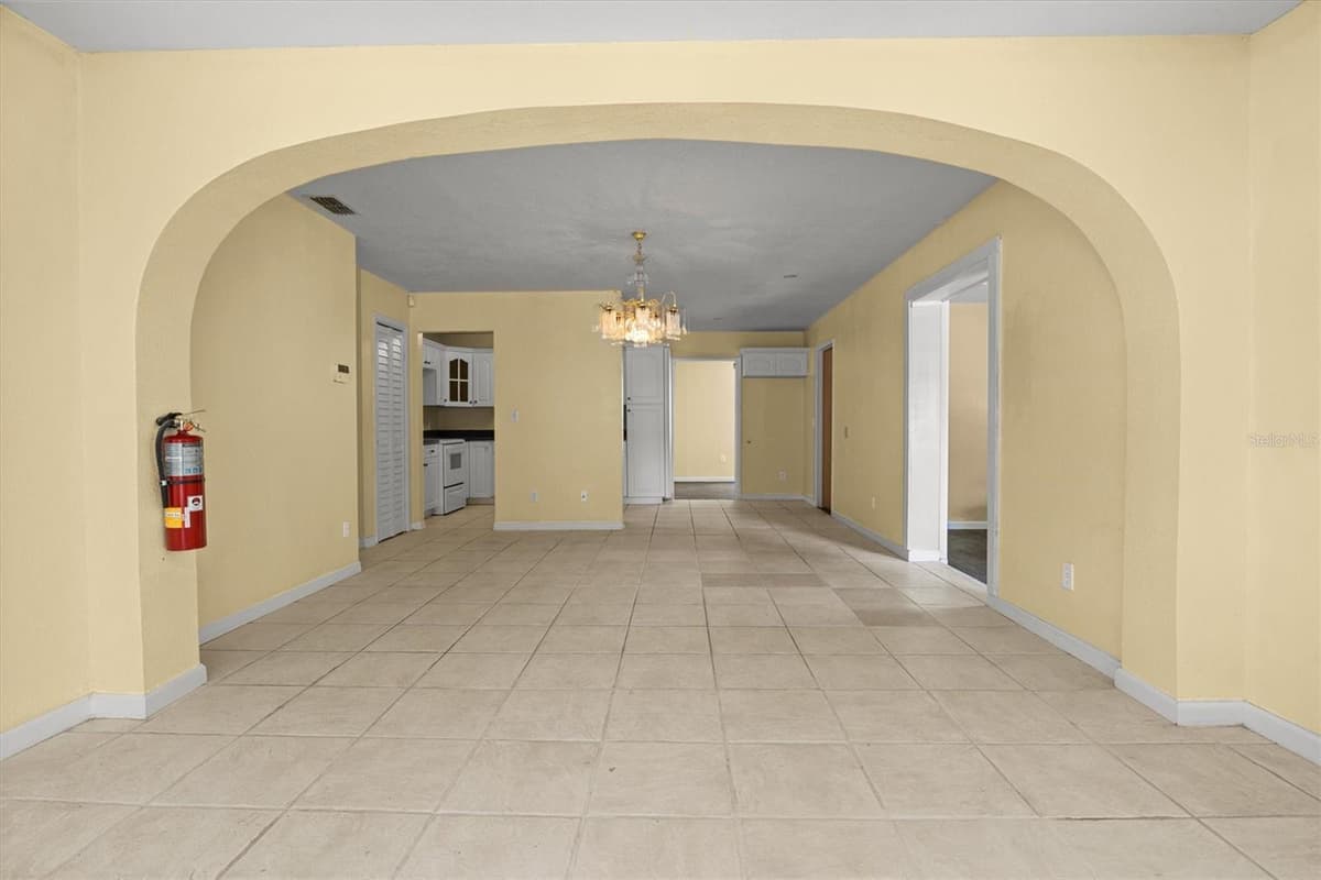 844 CHAMBERLAIN BOULEVARD — photo 5 of 38