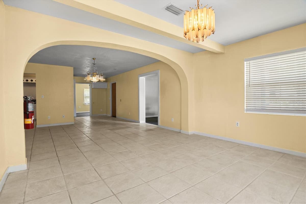 844 CHAMBERLAIN BOULEVARD — photo 3 of 38
