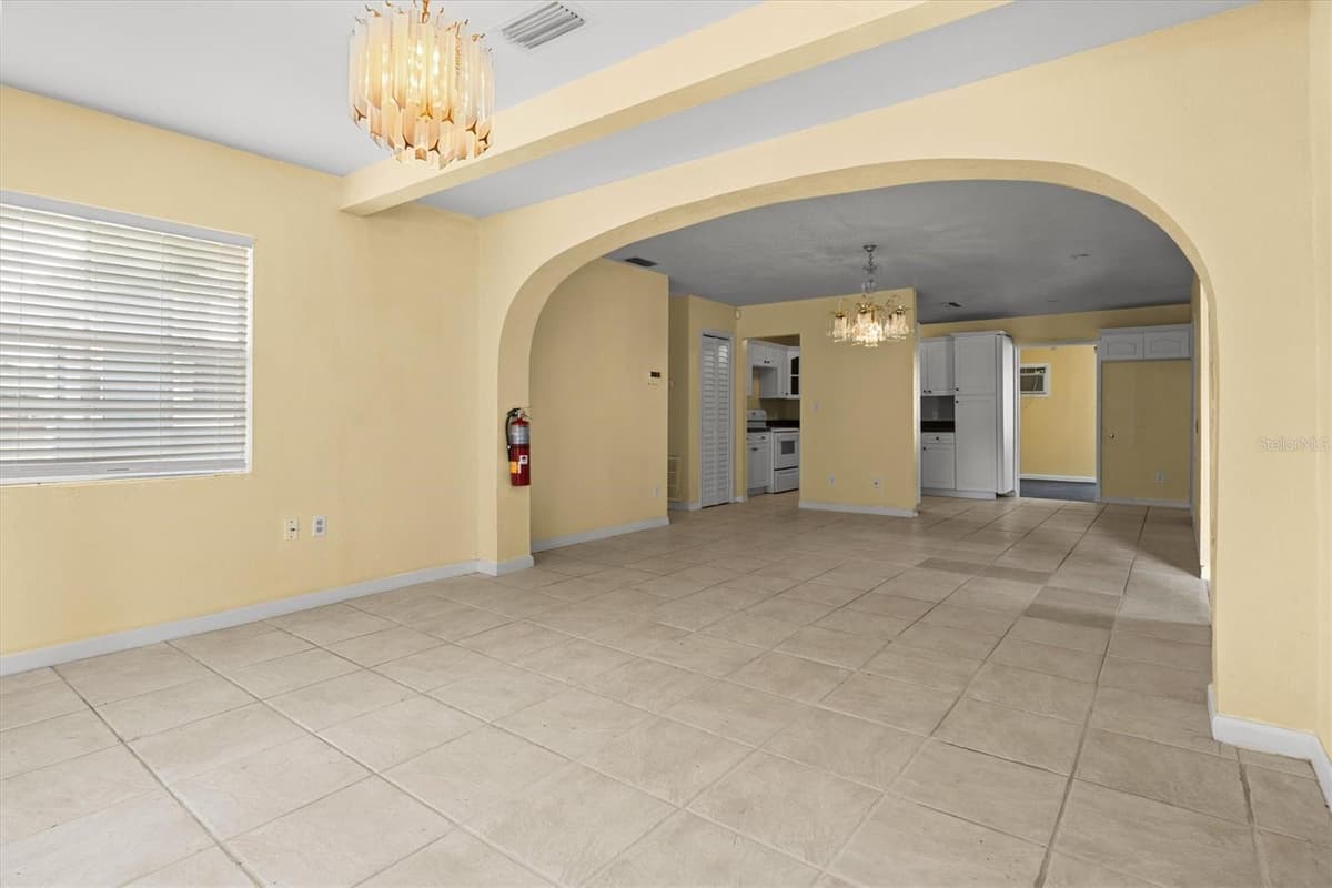 844 CHAMBERLAIN BOULEVARD — photo 4 of 38