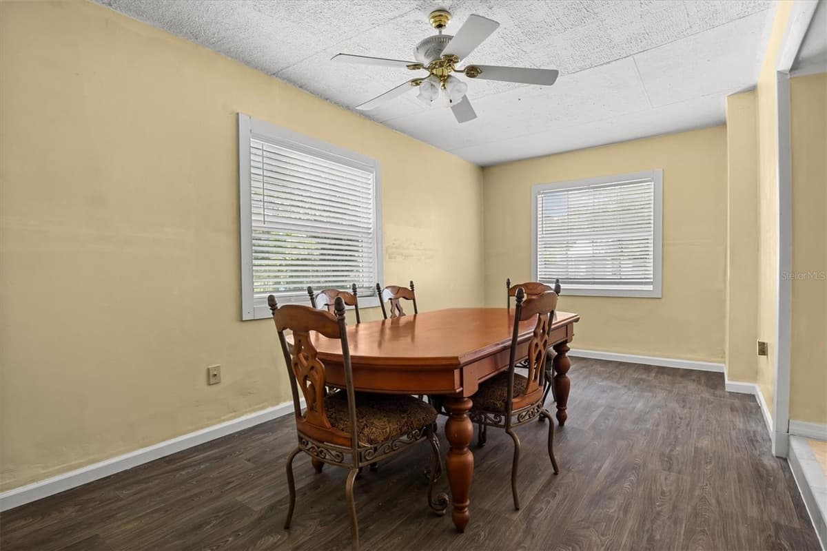 844 CHAMBERLAIN BOULEVARD — photo 8 of 38