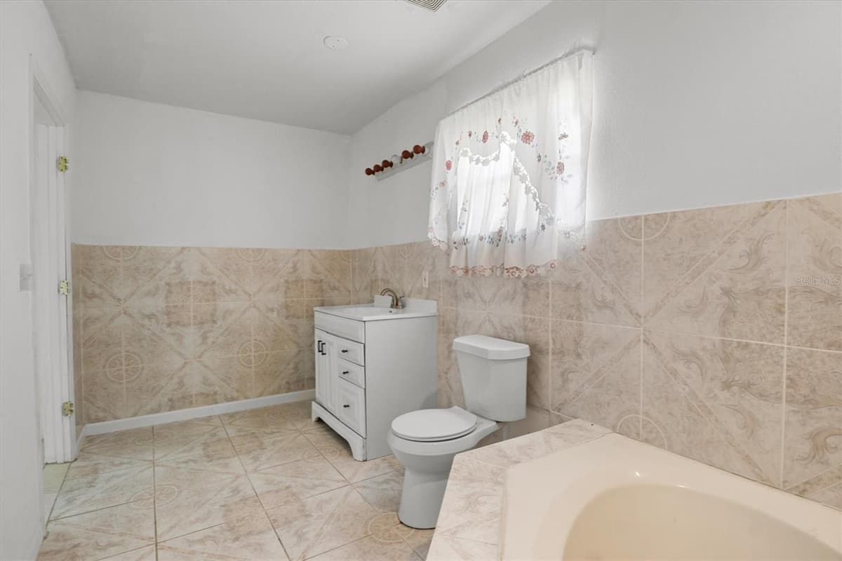 844 CHAMBERLAIN BOULEVARD — photo 18 of 38