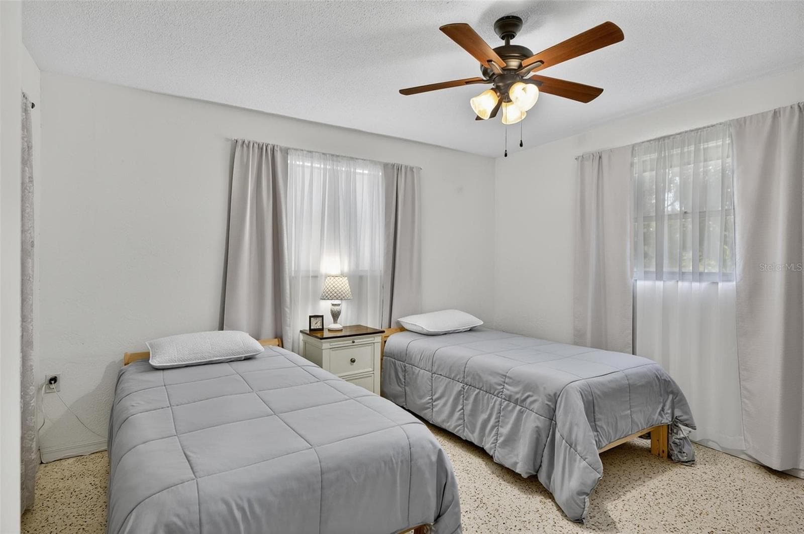 420 LAMBERT AVENUE — photo 16 of 63