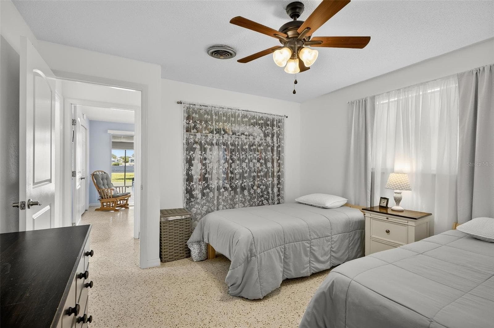 420 LAMBERT AVENUE — photo 17 of 63