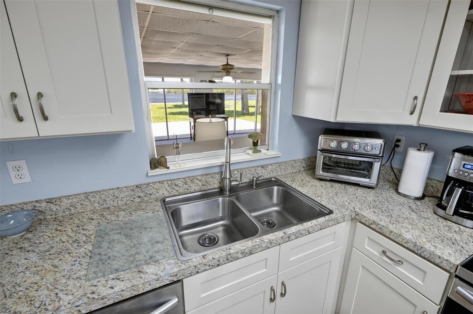 420 LAMBERT AVENUE — photo 11 of 63