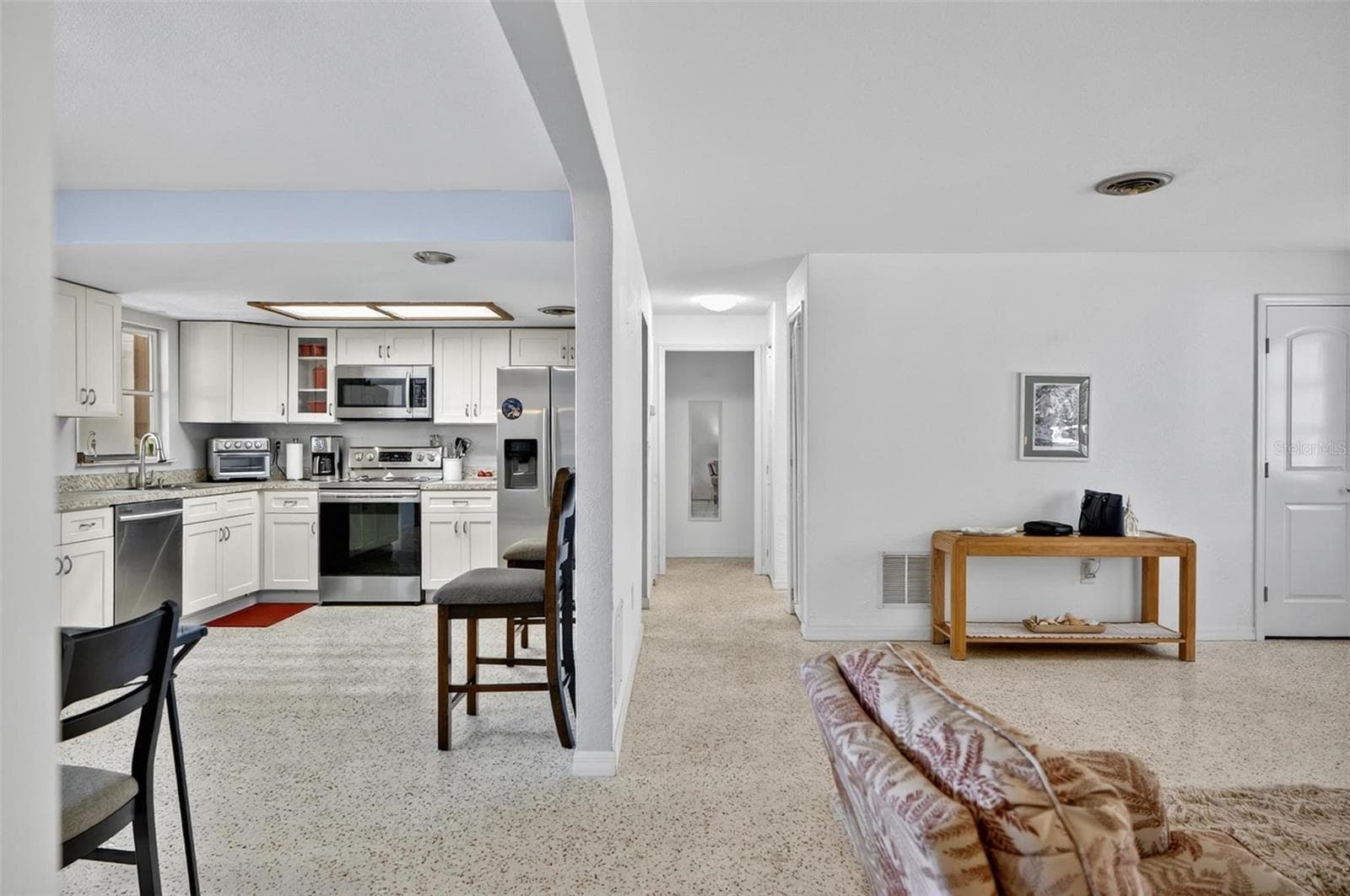 420 LAMBERT AVENUE — photo 15 of 63