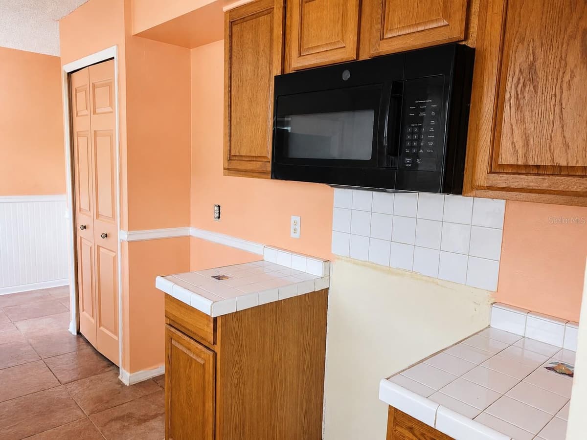 765 HIGHLAND DRIVE — photo 5 of 10