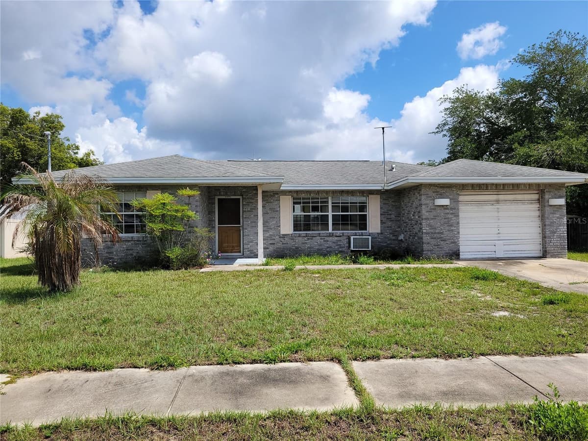 765 HIGHLAND DRIVE — photo 1 of 10