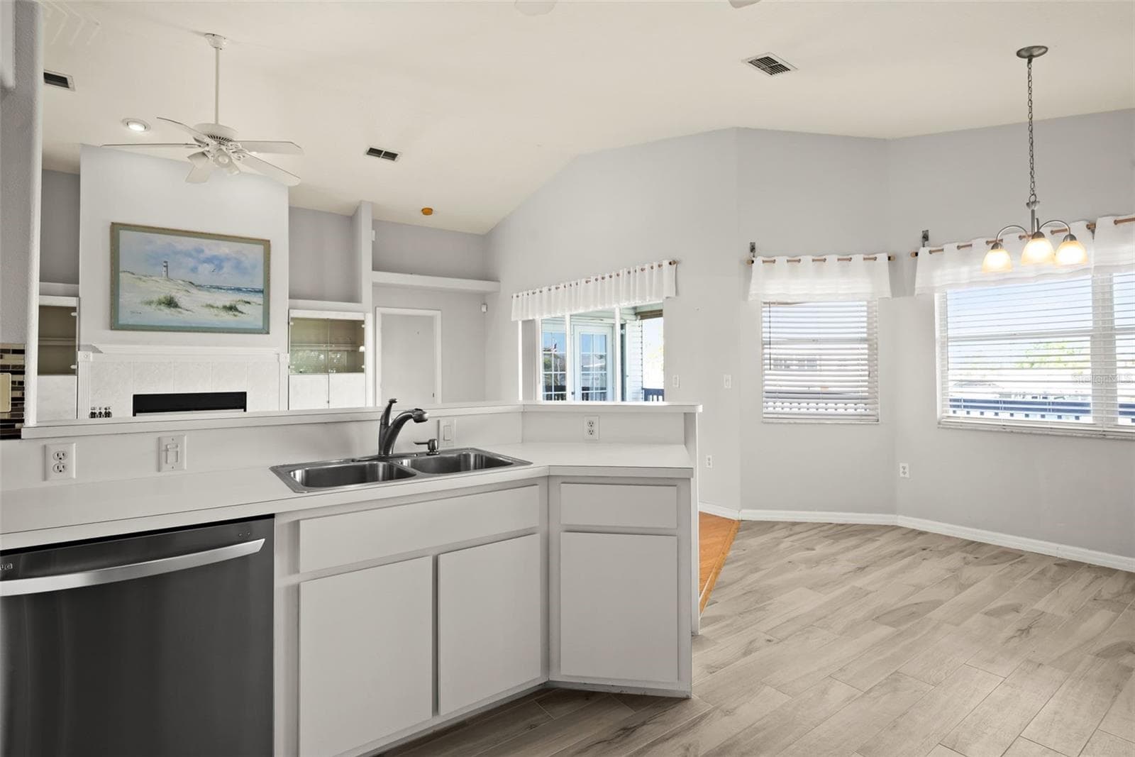 4263 TAHITI DRIVE — photo 14 of 58