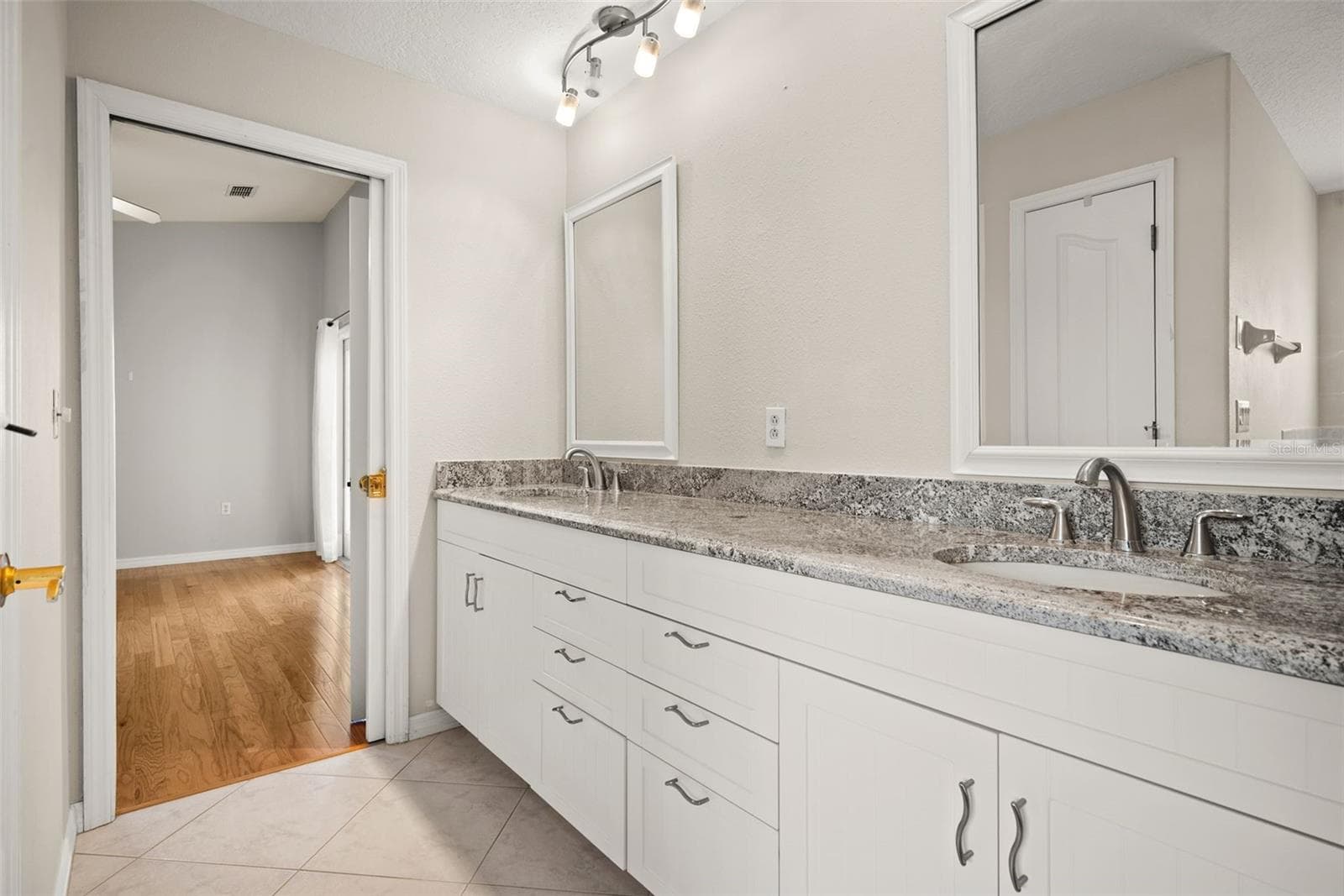 4263 TAHITI DRIVE — photo 25 of 58