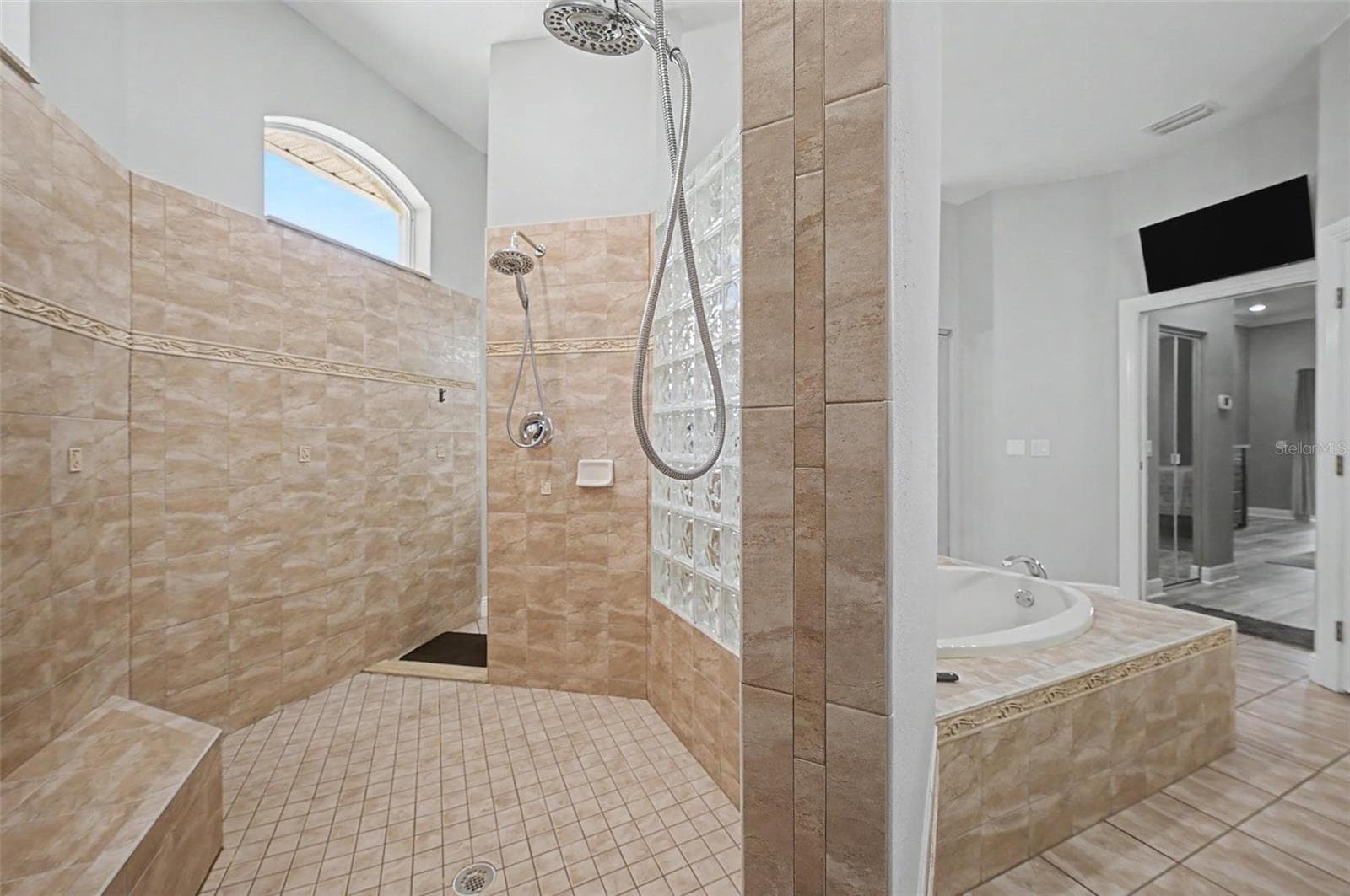 10933 PINTO DRIVE — photo 15 of 66